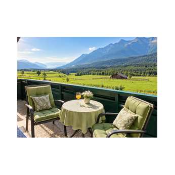 Genießen Sie die Ferienwohnung mit schöner Aussicht auf die Tiroler Berge. Sitzgelegenheit und Blick auf das Inntal und die Bergwelt der Stubaier Alpen.