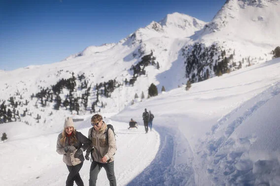 Winterurlaub in Mieming für Familien und Freunde Rodeln am Mieminger Plateau oder in der Umgebung mit verschiedenen bewirtschafteten Hütten.