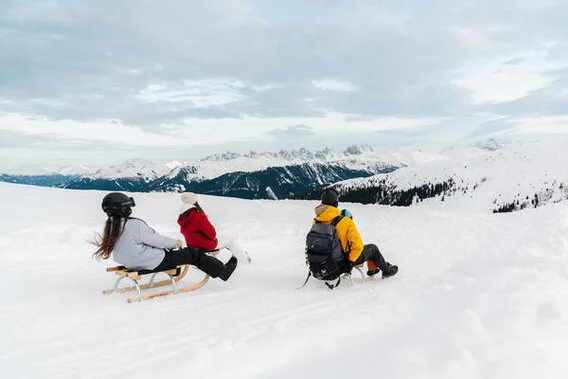 Winterurlaub für Familien am Sonnenplateau Mieming Rodeln am Mieminger Plateau oder in der Umgebung mit verschiedenen bewirtschafteten Hütten.