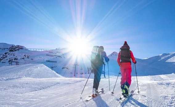 Skitouren in Tirol Ferienwohnungen Adlerhof, zentral gelegen für Skitouren in Tirol. Sauna und Infrarotkabine stehen für Sie zur Verfügung.